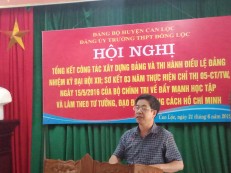 Đ/c Trần Văn Nuôi - Phó ban tổ chức Huyện ủy Can Lộc phát biểu chỉ đạo hội nghị